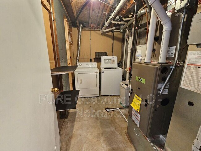 Building Photo - 8303 Vernon Ave