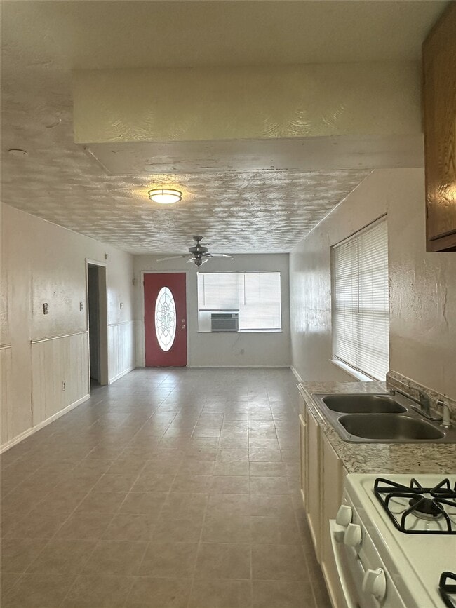 Building Photo - 4418 Ludwig Ln