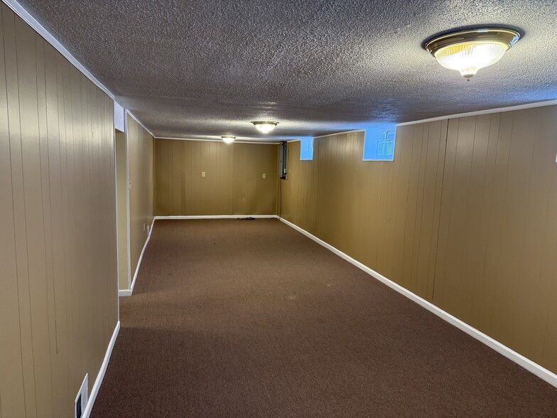 Building Photo - 5409 E 131st St