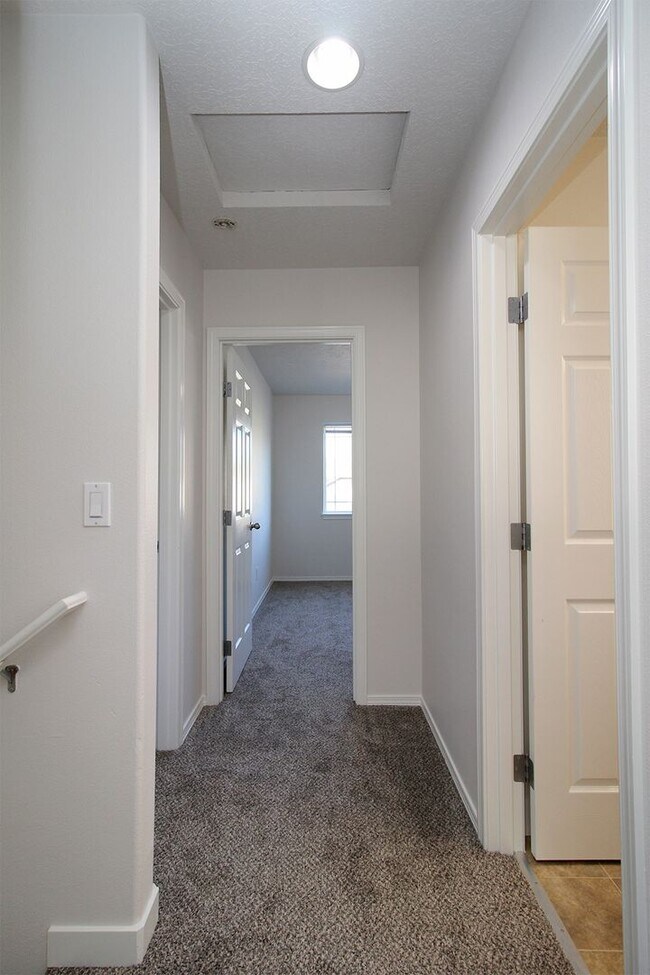 Building Photo - 1630 SE 4th St