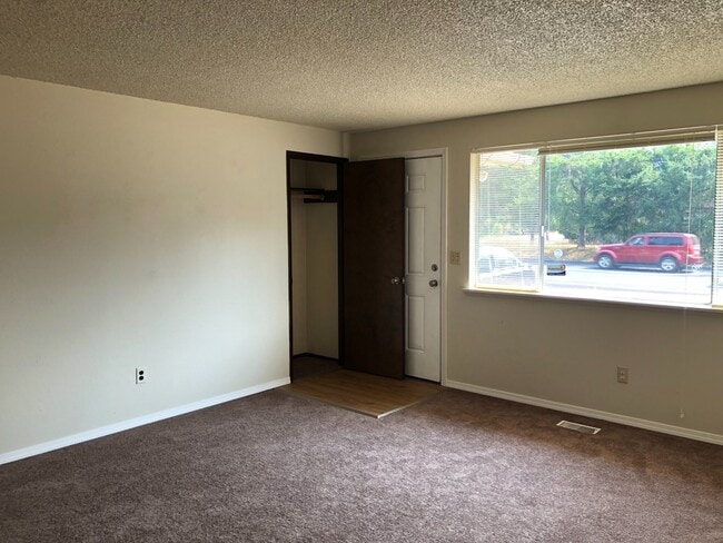 Building Photo - Clean & Move-In Ready 2-Bedroom Home with Garage and Large Fenced Yard