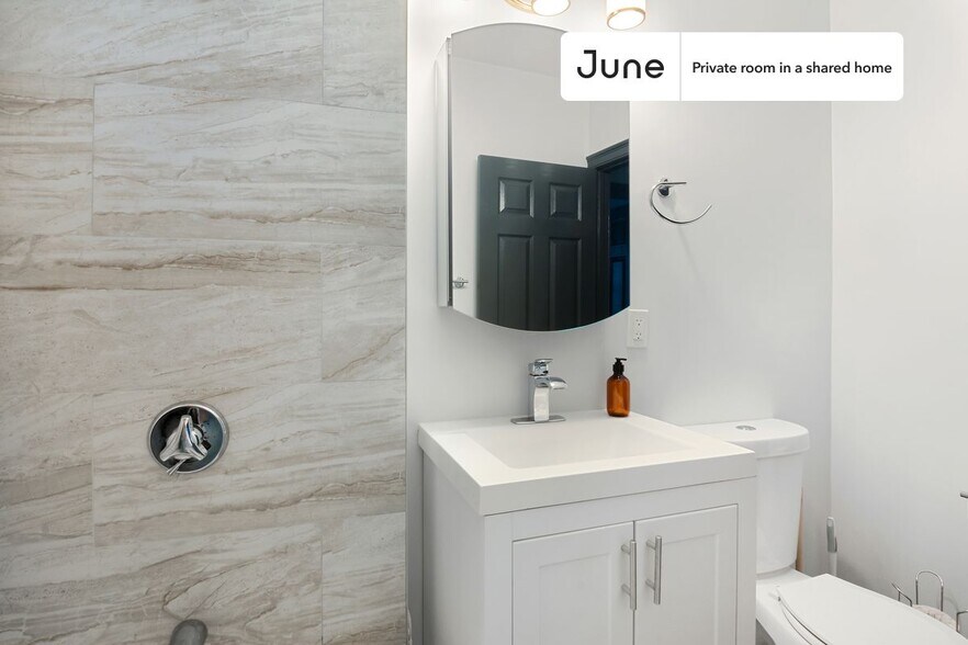 Building Photo - Room in Shared 4 bed/2 bath home