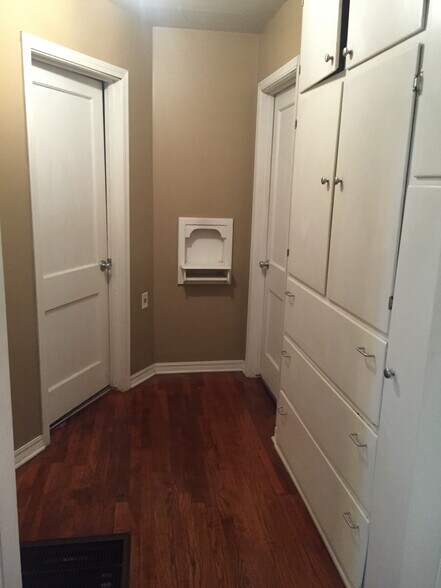 Building Photo - 1117 S Walnut St