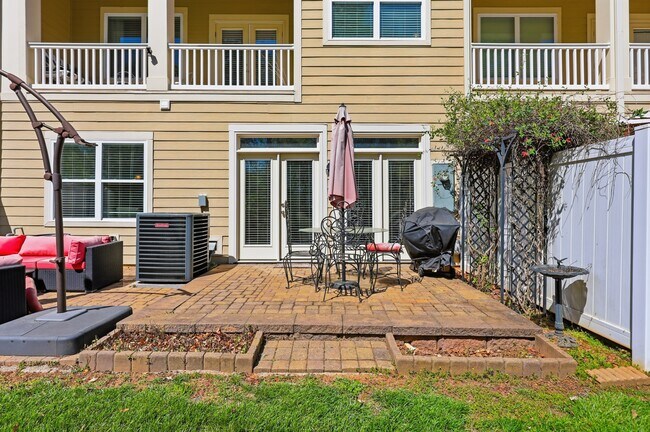 Building Photo - 4008 La Crema Dr