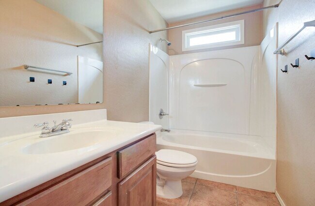 Building Photo - 15882 N 172nd Ln