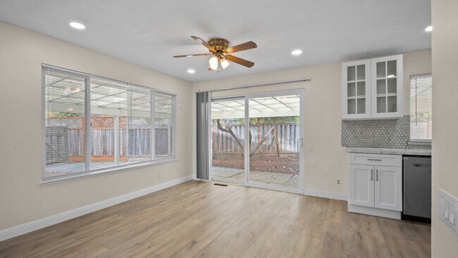 Building Photo - 493 Landsdown Cir