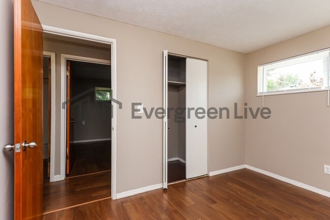 Building Photo - 5992 Rena Pl