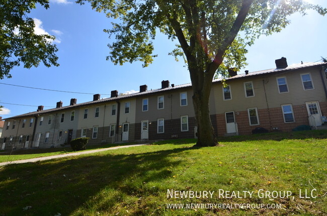 Building Photo - Charming Two-Bedroom Townhouse-Style Apart...