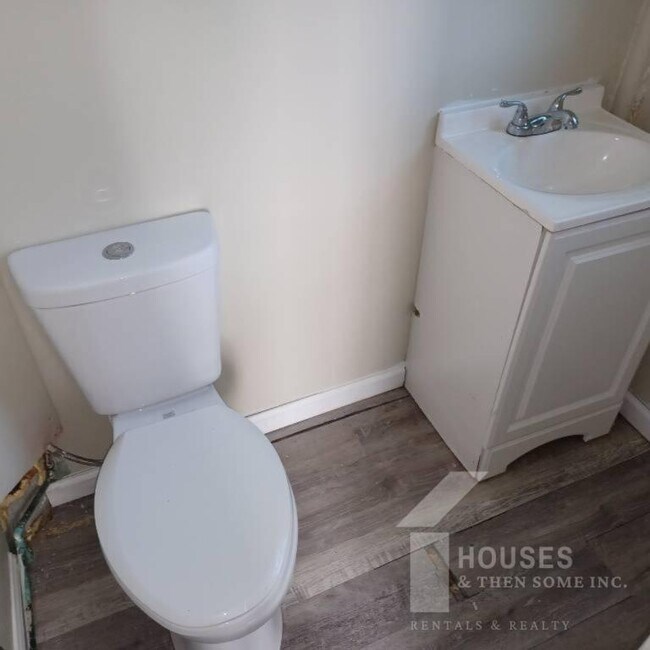 Building Photo - 120 Owens St