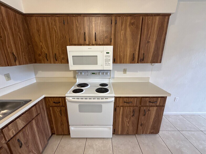 Building Photo - 2535 E Marco Ct