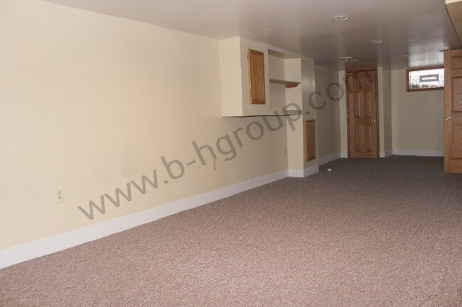 Building Photo - Desirable Southside Location!