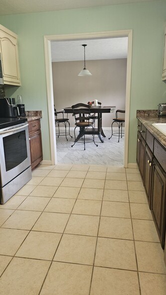 Building Photo - 442 Northwoods Dr
