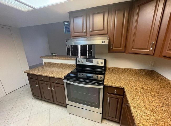 Building Photo - 2045 S 14th Ave