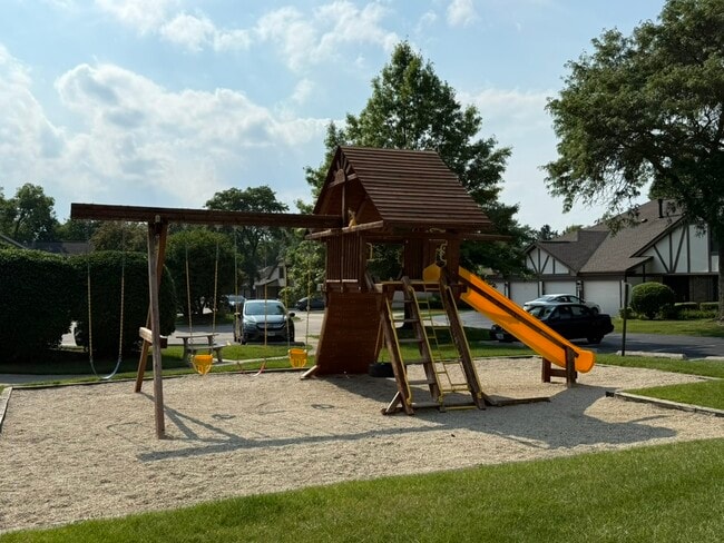 Building Photo - 324 Oak Meadow Ct