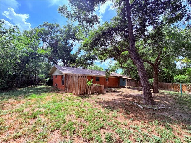 Building Photo - 5915 Sunshine Dr