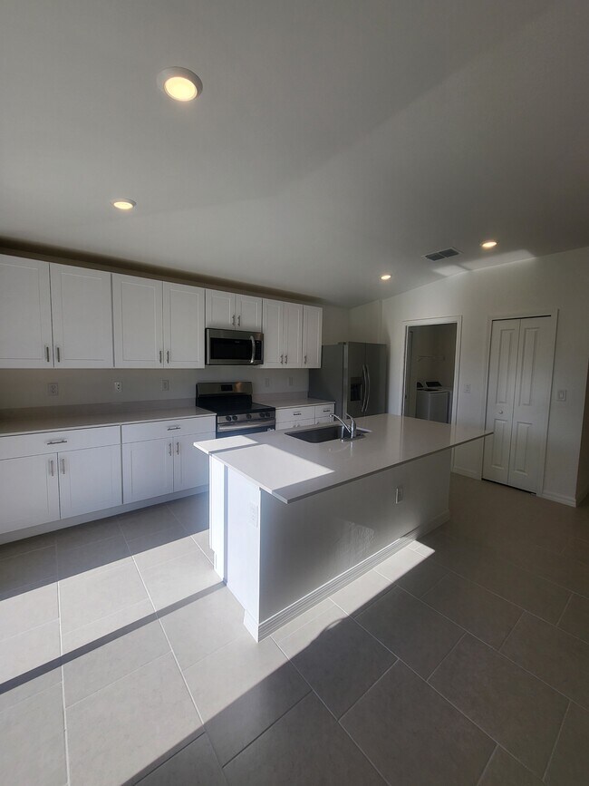 Building Photo - 3609 W Gator Cir