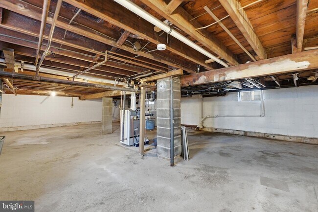 Building Photo - 140 Maddock Ave