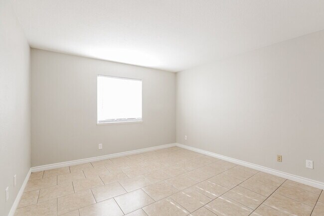 Building Photo - 7533 Hickory Hills Dr