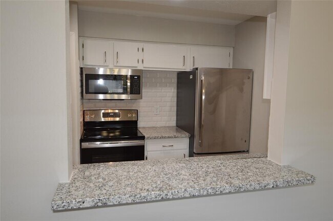 Building Photo - 8941 Gaylord Dr