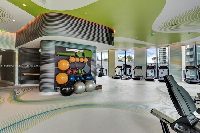 Building Photo - 501 NE 31st St