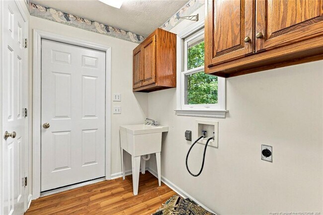 Building Photo - 709 Essex Ct