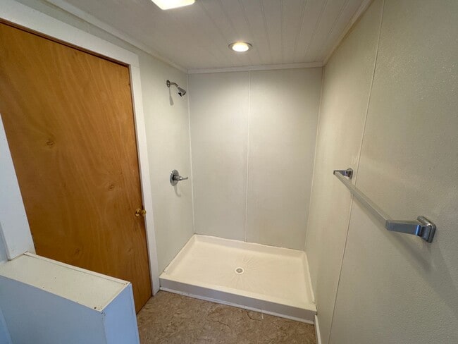 Building Photo - 2 Bedroom House!  $750!!!