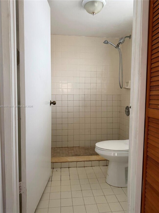 Building Photo - 9015 SW 125th Ave