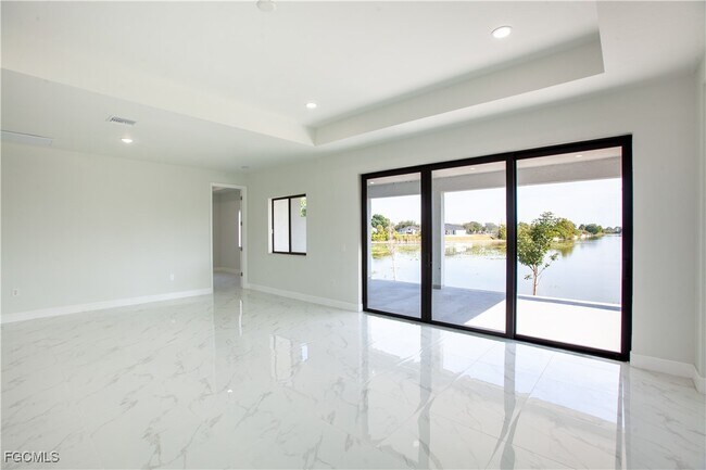 Building Photo - 1227 SE 3rd Ave