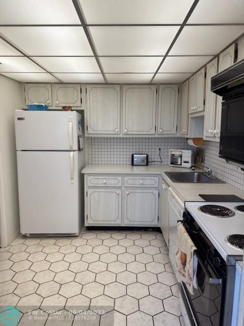 Building Photo - 2661 S Course Dr