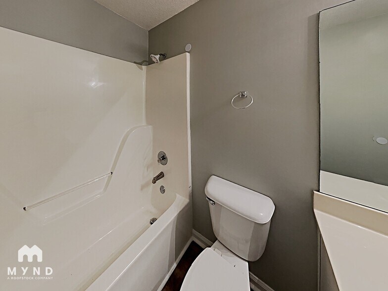 Building Photo - 5551 W Avalon Dr