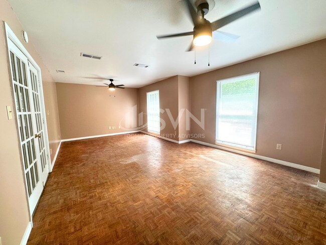 Building Photo - 313 Vanderbilt Dr
