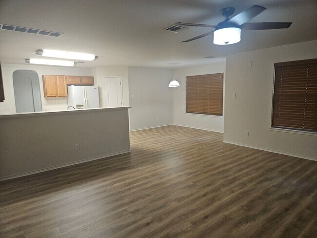 Building Photo - 3 Bedroom in Wildhorse Subdivision