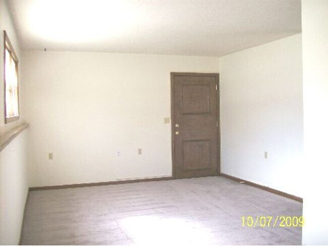 Building Photo - 419 Windy Way