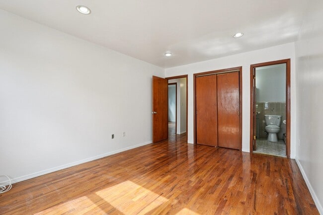 Building Photo - 105 Beacon Ave