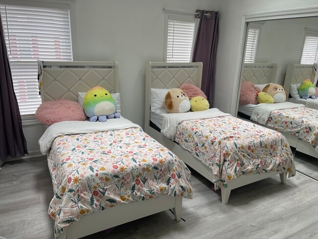 Building Photo - 8550 Tidewater Dr