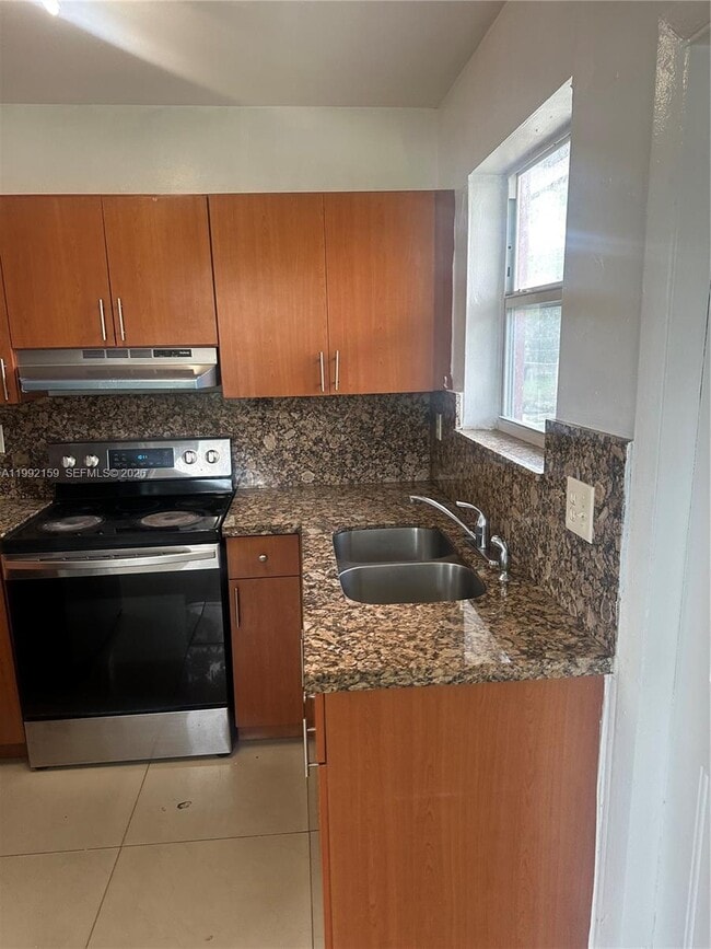 Building Photo - 16800 NE 4th Ct