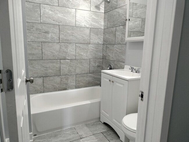 Building Photo - 1413 W 66th St