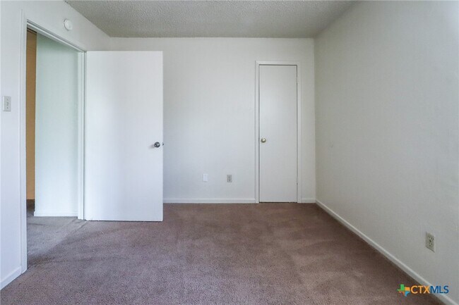 Building Photo - 1105 Covey Ln