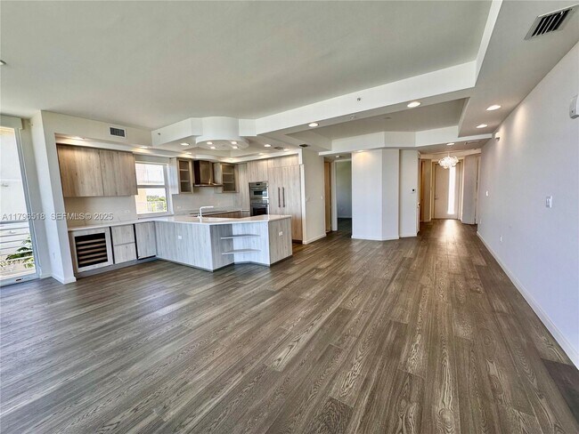 Building Photo - 4810 N Hwy A1A