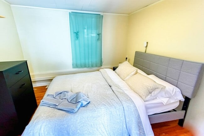 Building Photo - 724 Church St