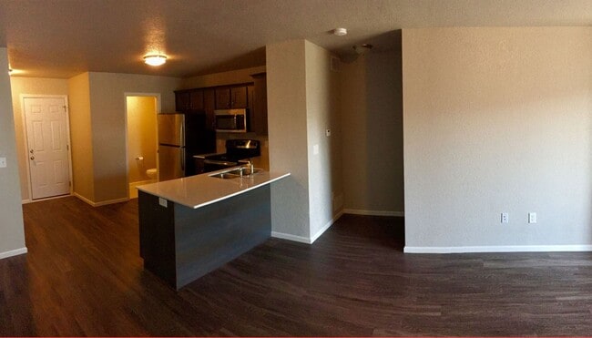 Building Photo - Spacious 3 bedroom, 3.5 bathroom Condo For Rent!