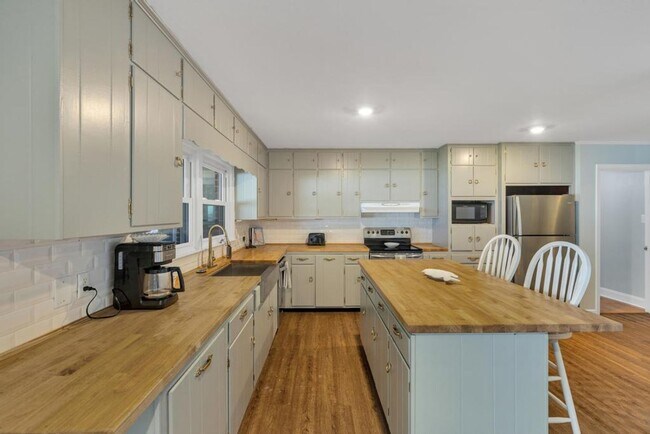 Building Photo - Fully Furnished Short Term Rental! Intercoastal Waterway!