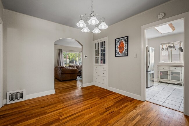 Building Photo - 720 N Foote Ave