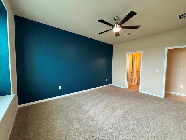 Building Photo - 2880 Donnell Dr