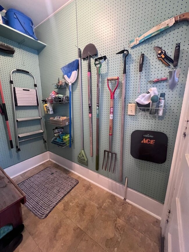 Building Photo - 505 N 16th Ave E