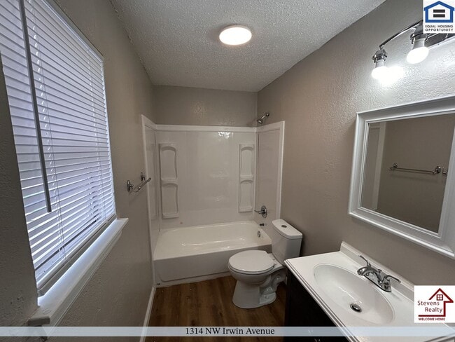 Building Photo - 1314 NW Irwin Ave