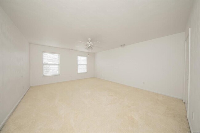 Building Photo - 108 Waters Edge Dr
