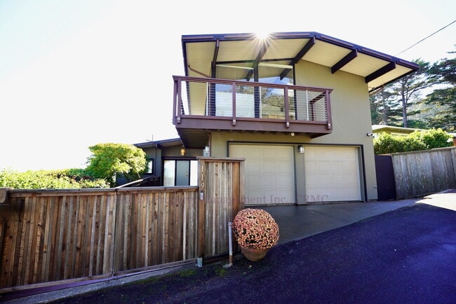 Building Photo - Unmatched Quality and Unparalleled Views F...