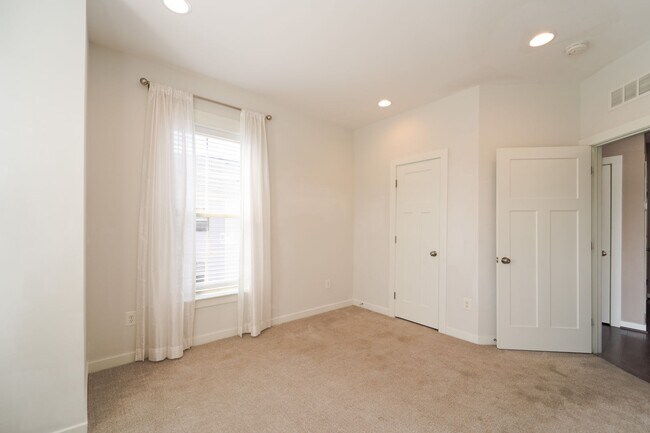 Building Photo - 10225 Hilltop Ascent Dr