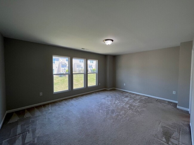 Building Photo - Corner Unit 3BD, 2.5BA Townhouse in North ...